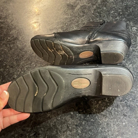 Stylish Black Ankle Boots - Picture 10 of 12